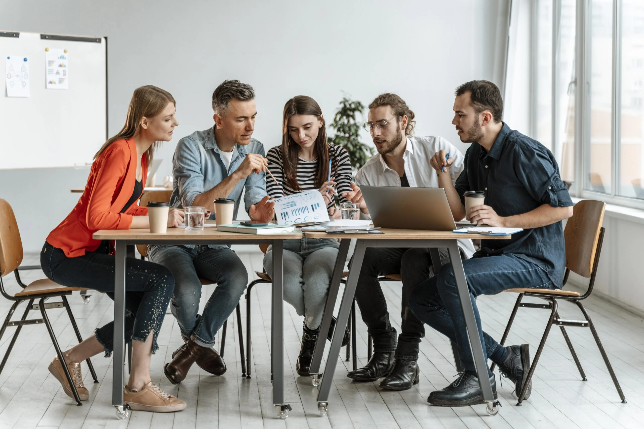 businesspeople-meeting-office-working